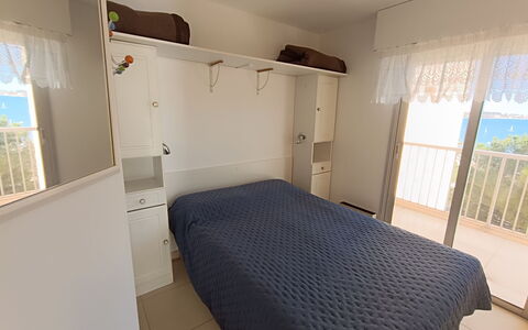 Fréjus 110: Chambre, Bois, Design Intérieur, Sol, Meubles, Sol, Lit, Drap De Lit, Literie, Pièce