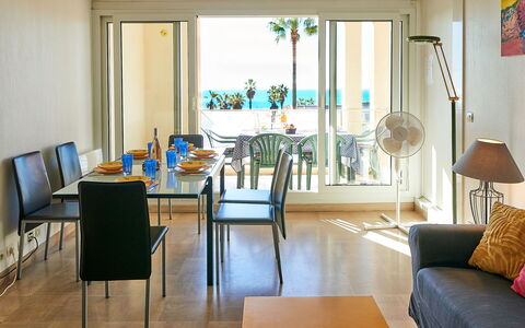 Cap Hermes: Meubles, Design Intérieur, Table, Chaise, Sol, Sol, Table Cuisine Et Salle A Manger, Pièce, Appartement, Salle À Manger