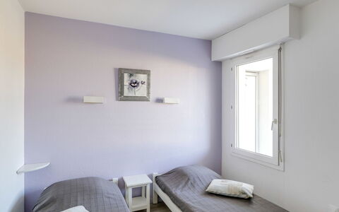 Fréjus 570: Pièce, Meubles, Chambre, Propriété, Design Intérieur, Plafond, Lit, Sol, Mur, Bâtiment