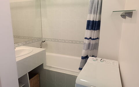 Résidence les Jardins D'Eden: Sol, Luminaire Plomberie, Design Intérieur, Salle De Bains, Sol, Plomberie, Pièce, Robinet, Tuile, Lavabo