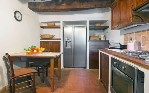 Cinigiano 100: Comptoir, Pièce, Propriété, Cuisine, Meubles, Cabinetry, Bâtiment, Sol, Design Intérieur, Cuisinière