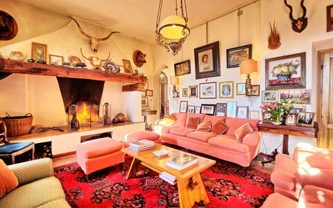 Il Principe: Salon, Pièce, Propriété, Design Intérieur, Meubles, Bâtiment, Maison, Immobilier, Domicile, Table