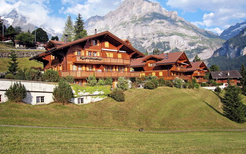 Chalet Cortina: Montagnes Relief, Montagne, Chaîne De Montagnes, Paysage Naturel, Village De Montagne, La Nature, Station De Montagne, Alpes, Ciel, Propriété