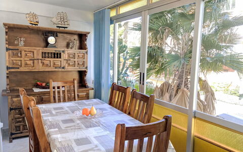 Don Lorenzo: Meubles, Design Intérieur, Sol, Bois, Sol, Table, Chaise, Plafond, Pièce, Salle À Manger