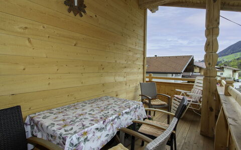 Christl: Meubles, Table, Propriété, Bâtiment, Ciel, Chaise, Plante, Bois, Maison, Ombre