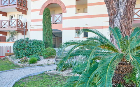 Fréjus 565: Arbuste, Jardin, Ombre, Pelouse, Aménagement Paysager, Hacienda, Cour, Allée, Passerelle