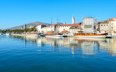 Trogir Slatine 166: L'Eau, Ciel, Nuage, Ressources En Eau, Bleu Azur, Arbre, Paysage Naturel, Plage, Cotiers Et Relief Océaniques, Plante