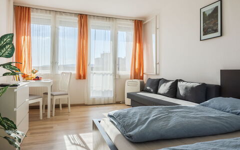 Prater: Meubles, Design Intérieur, Sol, Sol, Bois, Pièce, Lit, Chambre, Plafond, Appartement