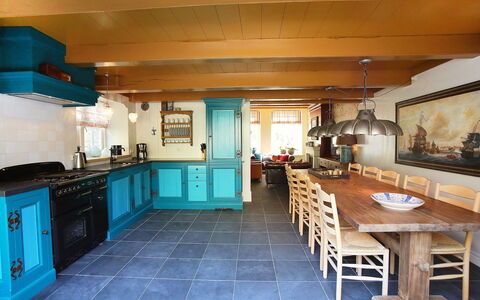 Voc-Huys: Propriété, Pièce, Bâtiment, Meubles, Turquoise, Design Intérieur, Plafond, Comptoir, Table, Cuisine
