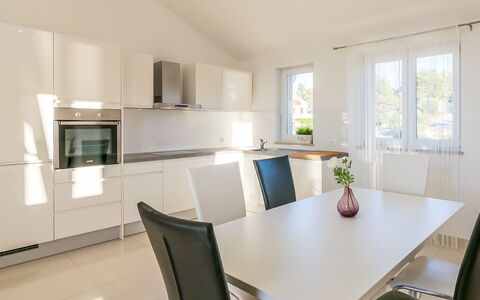 Brač Sutivan 104: Propriété, Pièce, Meubles, Design Intérieur, Salle À Manger, Bâtiment, Sol, Maison, Table, Immobilier