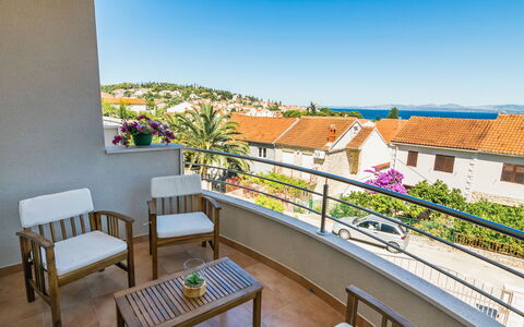Brač Sutivan 104: Propriété, Balcon, Bâtiment, Immobilier, Maison, Pièce, Recours, Appartement, Domicile, Ciel
