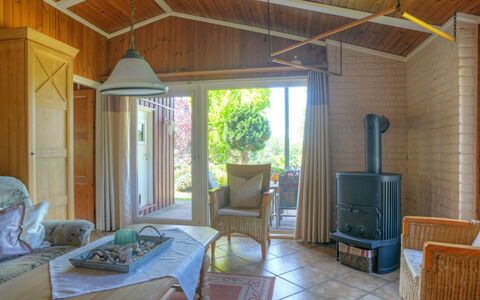Zedernhütte: Propriété, Meubles, Bois, Ombre, Design Intérieur, Bâtiment, Sol, Plante, Confort, Dur