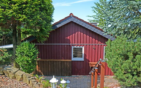 Zedernhütte: Plante, Ciel, Propriété, Nuage, Bâtiment, Porte, Bois, Lot Terre, Paysage Naturel, Arbre