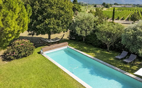 L'Oustaou dei Figo: Piscine, Jardin, Arbuste, Arrière-Cour, Aménagement Paysager, Recours, Ombre, Caractéristique De L'Eau, Pelouse, Biens