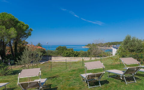 Sv. Ivan 1: Plante, Ciel, Meubles, L'Eau, Nuage, Table, Chaise, Paysage Naturel, Mobilier De Jardin, Arbre