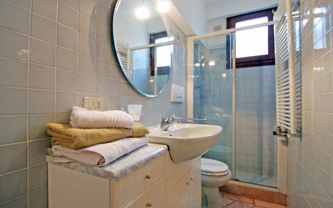 Barbaria de le Tole: Salle De Bains, Pièce, Propriété, Tuile, Design Intérieur, Bâtiment, Immobilier, Architecture, Luminaire Plomberie, Accessoire Salle De Bain
