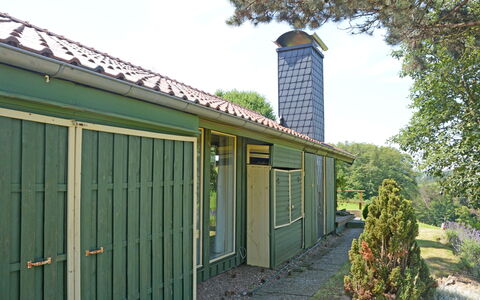Wiesenhütte: Plante, Bâtiment, Propriété, Ciel, Arbre, Ombre, Fenêtre, Nuage, Zone Résidentielle, Toit
