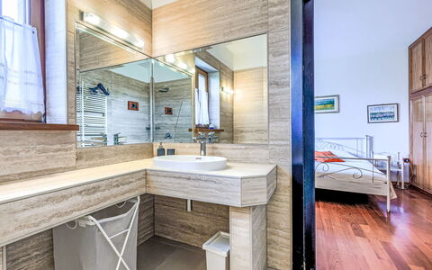 Zollia: Robinet, Miroir, Luminaire Plomberie, Évier, Comptoir, Bleu, Bois, Design Intérieur, Salle De Bains, Cabinetry