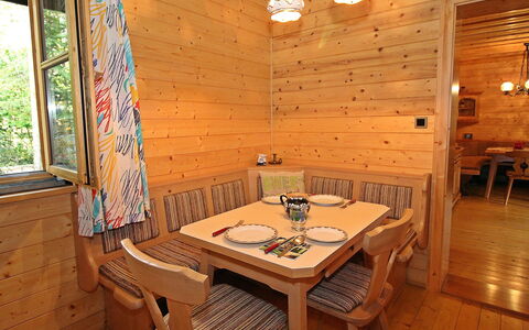Haus Ahlfeld: Pièce, Propriété, Cabane En Rondins, Bâtiment, Meubles, Table, Design Intérieur, Bois, Tache De Bois, Maison