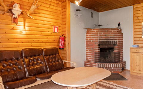 Kinttaanpirtti: Bois, Meubles, Design Intérieur, Plafond, Pièce, Tache De Bois, Salon, Luminaire, Dur, Chaise