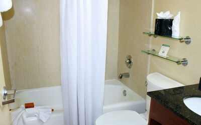 Blue Water 12.5: Rideau De Douche, Luminaire Plomberie, Propriété, Miroir, Lavabo, Évier, Robinet, Salle De Bains, Violet, Bâtiment
