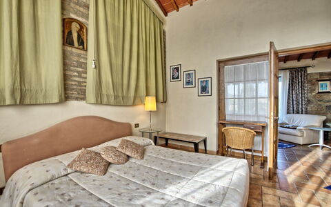 Poggiluglio: Chambre, Pièce, Propriété, Meubles, Lit, Design Intérieur, Drap De Lit, Bâtiment, Cadre De Lit, Maison