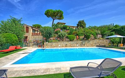 Poggiluglio: Piscine, Propriété, Immobilier, Maison, Loisir, Arrière-Cour, Bâtiment, Zone Résidentielle, Domicile, Biens