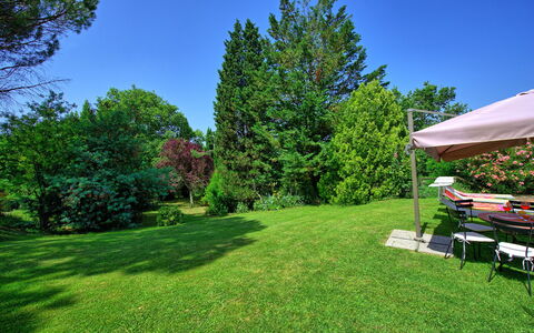 Villa Campogialli: Vert, Pelouse, Propriété, Herbe, Arbre, Cour, Paysage Naturel, Jardin, Immobilier, Maison