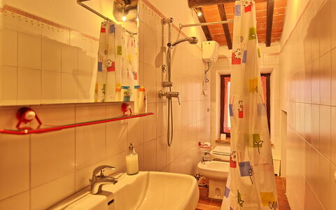 Villa Campogialli: Salle De Bains, Pièce, Propriété, Design Intérieur, Bâtiment, Luminaire Plomberie, Maison, Architecture, Domicile, Évier