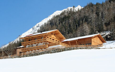 Längenfeld 380: Ciel, Bâtiment, Neige, Nuage, Montagne, Pente, Maison, Bois, Arbre, Paysage Naturel