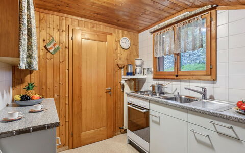 Eigersonne: Cabinetry, Evier, Propriété, Évier, Comptoir, Robinet, Fenêtre, Luminaire Plomberie, Bois, Porte