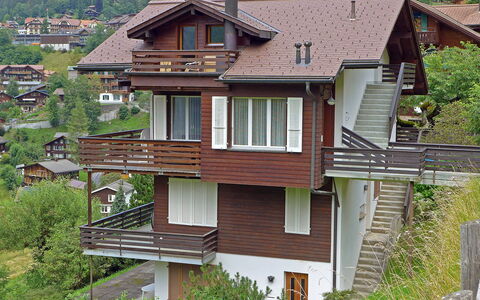 Melodie Apt.w: Bâtiment, Fenêtre, Maison, Plante, Bois, Arbre, Lot Terre, Chalet, Quartier, Design Urbain