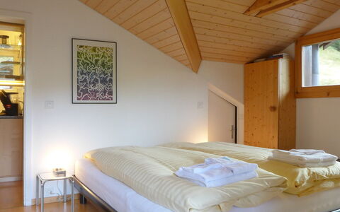 Melodie Apt.w: Chambre, Lit, Meubles, Pièce, Propriété, Cadre De Lit, Matelas, Drap De Lit, Literie, Plafond