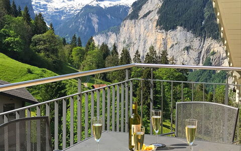 Mittaghorn Apt.8: Montagne, Ciel, Nuage, Vert, Botanique, La Nature, Chaise, Vaisselle, Herbe, Biome