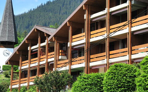 Primula Apt. B: Plante, Bâtiment, Ciel, Fenêtre, Arbre, Bois, Maison, Chalet, Zone Résidentielle, Loisir