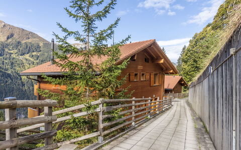 Wengen 34: Ciel, Nuage, Plante, Propriété, Montagne, Bâtiment, Feuille, Clôture, Bois, Arbre