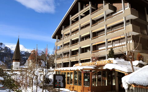 Residence Apt. 15: Ciel, Bâtiment, Neige, Plante, Nuage, Fenêtre, Arbre, Maison, Quartier, Toit