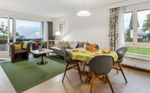 Residence Apt. 15: Table, Meubles, Plante, Canapé, Chaise, Bois, Salon, Table Cuisine Et Salle A Manger, Fenêtre, Design Intérieur