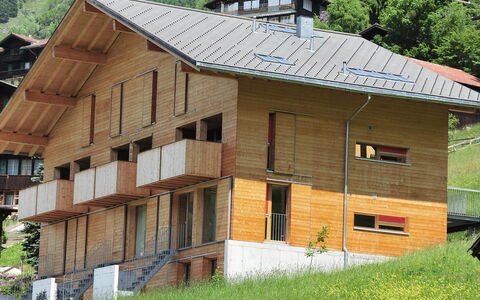 Roossi Apt. 1: Plante, Propriété, Bâtiment, Fenêtre, Bois, Arbre, Maison, Lot Terre, Chalet, Siding