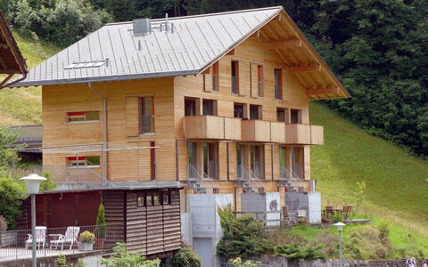 Roossi Apt. 1: Maison, Propriété, Bâtiment, Domicile, Chalet, Toit, Architecture, Immobilier, Biens, Cabane