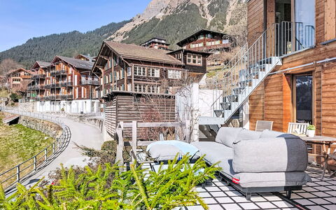 Roossi Apt. 1: Domicile, Porche, Chaîne De Montagnes, Balcon, Pente, Chalet, Alpes, Glacial Relief, Vallée, Escaliers