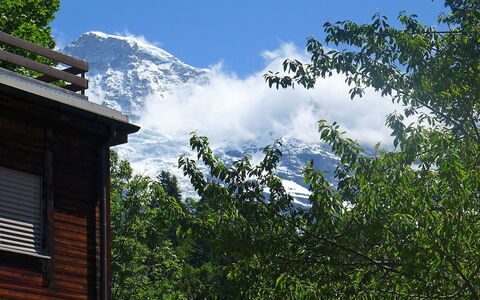 Alpina Apt. Ch: Ciel, Nuage, Arbre, Maison, Montagne, Station De Montagne, Architecture, Chaîne De Montagnes, Alpes, Toit