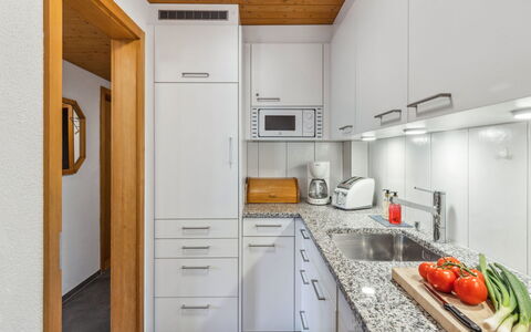 Schweizerhof Apt. S: Cabinetry, Comptoir, Propriété, Évier, Evier, Bâtiment, Robinet, Appareil De Cuisine, Cuisinière, Cuisine