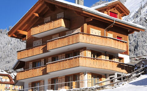 Wengen 42: Bâtiment, Ciel, Propriété, Fenêtre, Neige, Bois, Maison, Siding, Condominium, Design Urbain