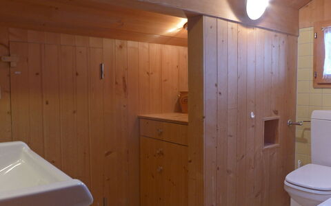 Wätterlücke: Pièce, Salle De Bains, Propriété, Mur, Tache De Bois, Luminaire Plomberie, Toilette, Bois, Sol, Contre-Plaqué