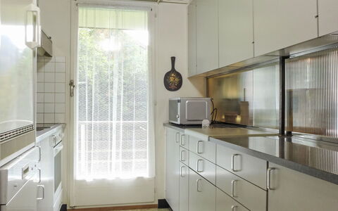 Zur Linde Apt.w: Sol, Cuisine, Bois, Design Intérieur, Comptoir, Sol, Evier, Cabinetry, Plafond, Éclairage