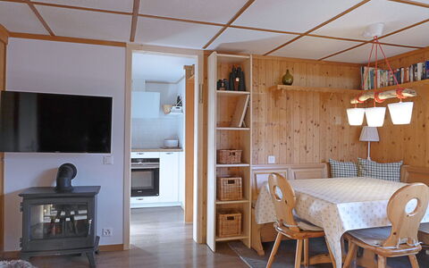 Zwärgli: Meubles, Table, Propriété, Bâtiment, Cabinetry, Chaise, Bois, Design Intérieur, Éclairage, Cuisine