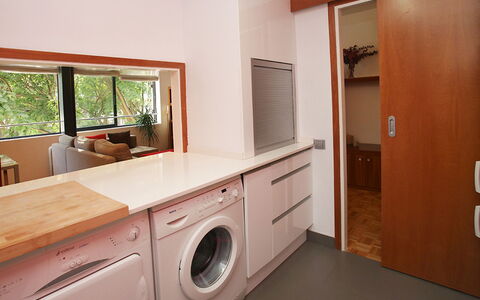 Vila Olimpica Pamplona: Pièce, Propriété, Cabinetry, Meubles, Buanderie, Principaux Appliance, Cuisine, Comptoir, Bâtiment, Maison