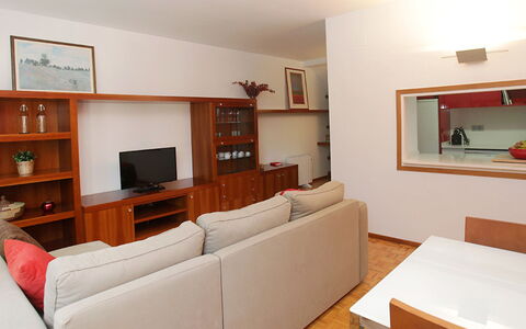 Vila Olimpica Pamplona: Pièce, Meubles, Propriété, Design Intérieur, Salon, Bâtiment, Sol, Maison, Mur, Immobilier