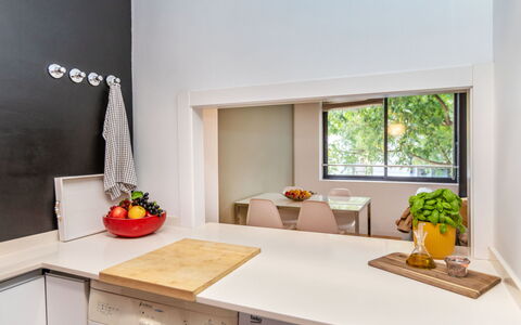 Vila Olimpica Pamplona: Cuisine, Design Intérieur, Comptoir, Appareil De Cuisine, Principaux Appliance, Plafond, Meubles, Sol, Éclairage, Cabinetry
